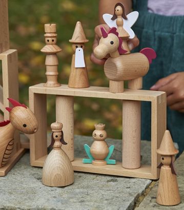 Tickit - Houten betoverende figuren Maanenschijn - Tickit - Houten betoverende figuren - De educatieve spelmaterialen van TickiT zijn ontworpen, ontwikkeld, geproduceerd en goedgekeurd om de nieuwsgierigheidsbenadering van het kind te ondersteunen en spelend leren aan te moedigen. De focus van TickiT is om producten te leveren die tot de verbeelding spreken en om het leren te inspireren.