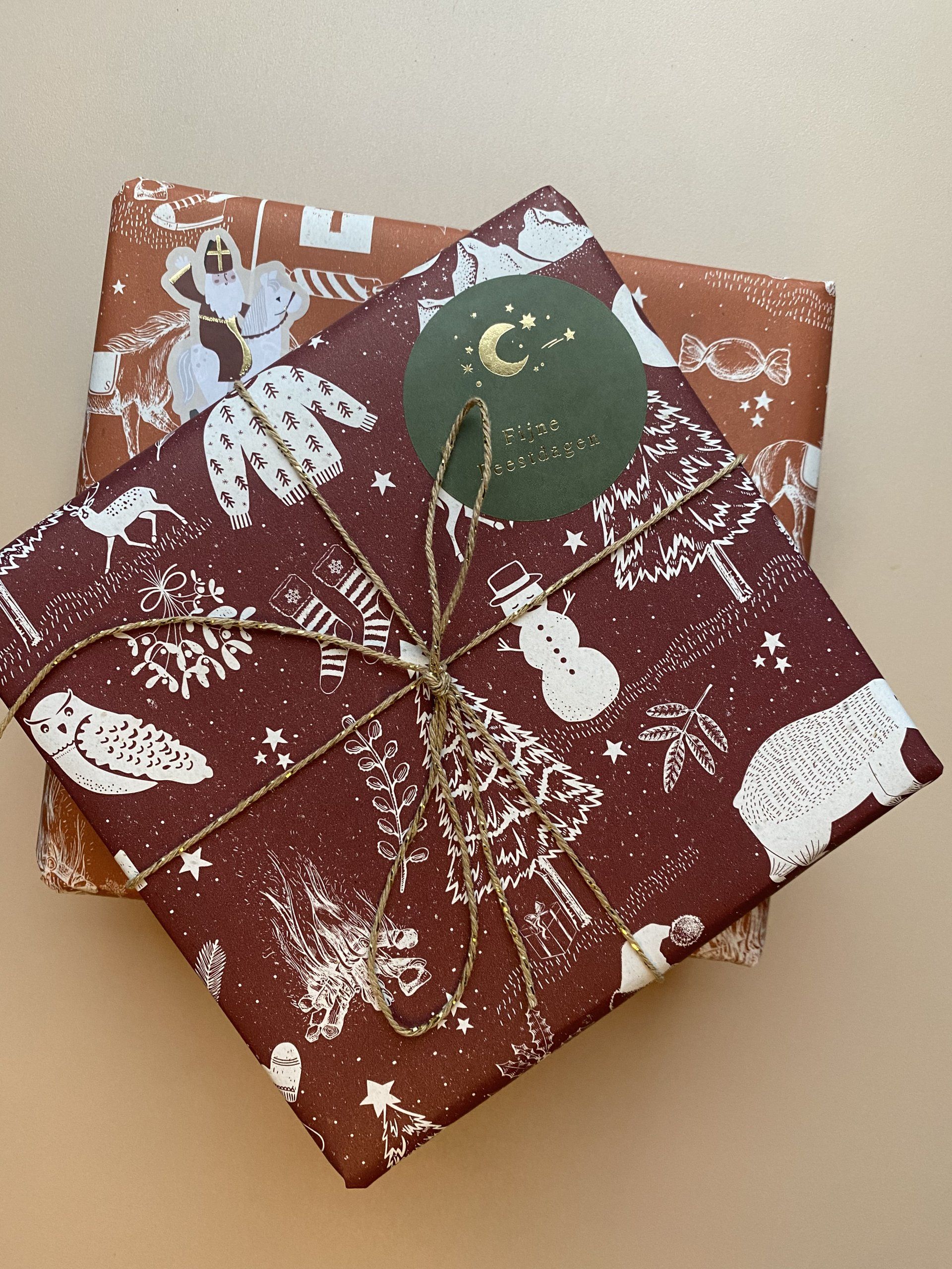 Maanenschijn - Decembermaand Maanenschijn - December - Oktober de maand dat wij ons (stiekem) alvast op gaan maken voor de december maand. Sinterklaas en de kerstman speuren alvast naar de leukste duurzame cadeautjes. Hierbij kan hij natuurlijk altijd wat inspiratie gebruiken.