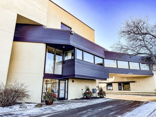 Wayzata Crossings entrance for Mullin Podiatry