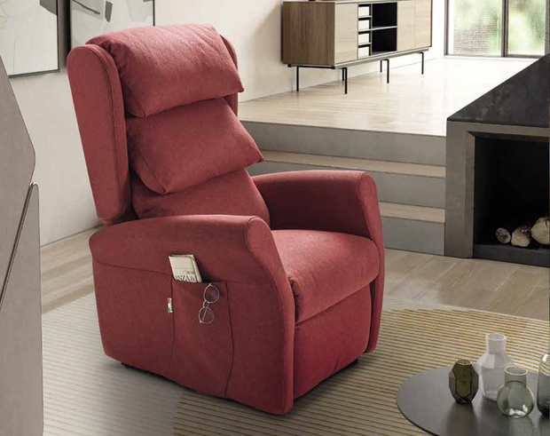 Salotto con poltrona rossa