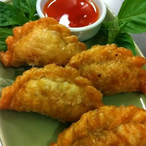 A Green Plate Topped With Fried Food And A Bowl Of Ketchup — One Thai Cuisine & Noodle Bar In Kirwan, QLD