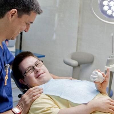 DRA. LINDA ESTUDILLO FLORES - dentista para niños con sindrome de down