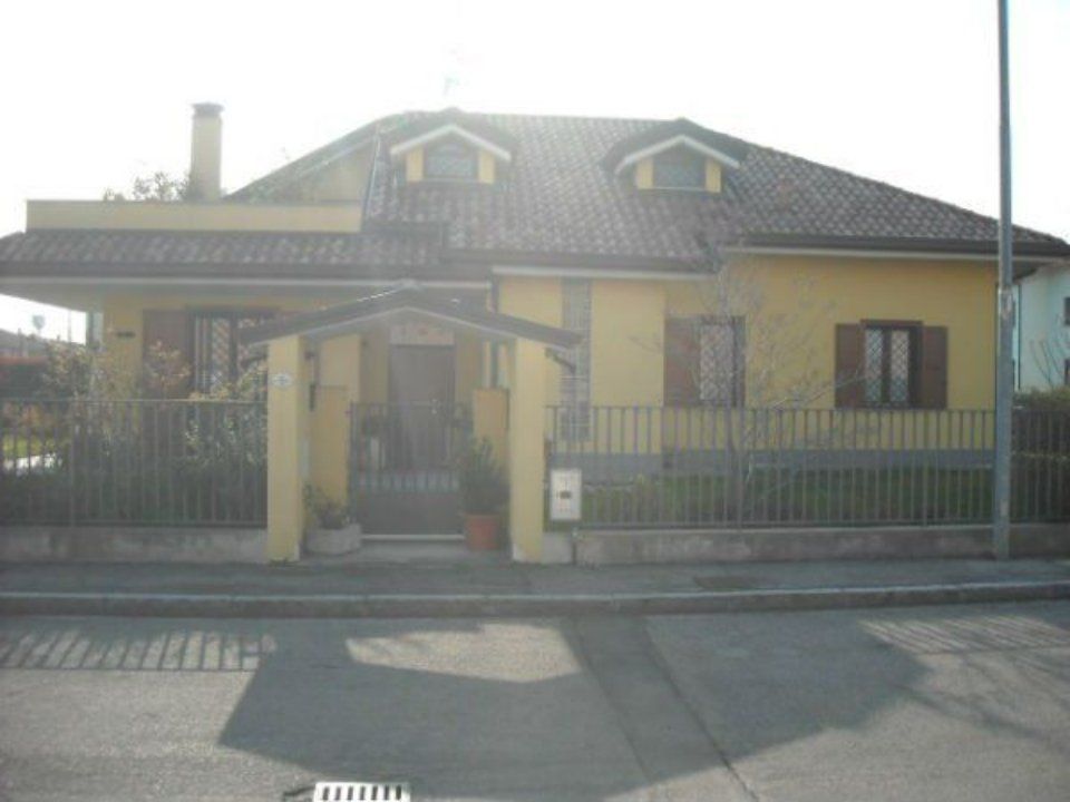 Villa con giardino