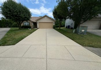 Pressure washing driveways Indianapolis