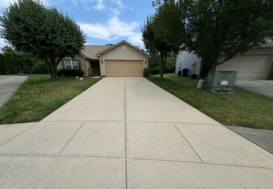 Pressure washing driveways Indianapolis