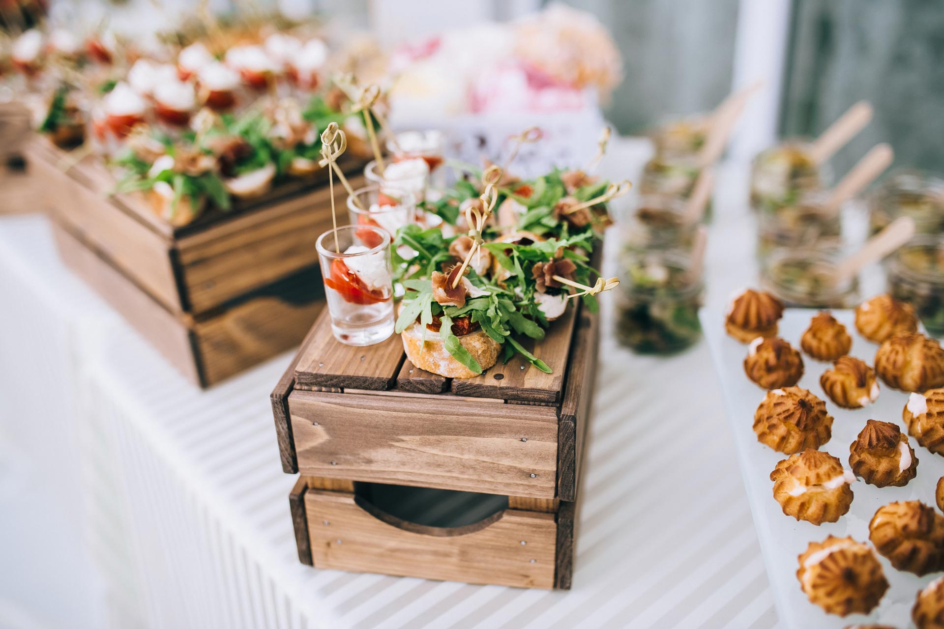 beautifully-decorated-catering-banquet-table