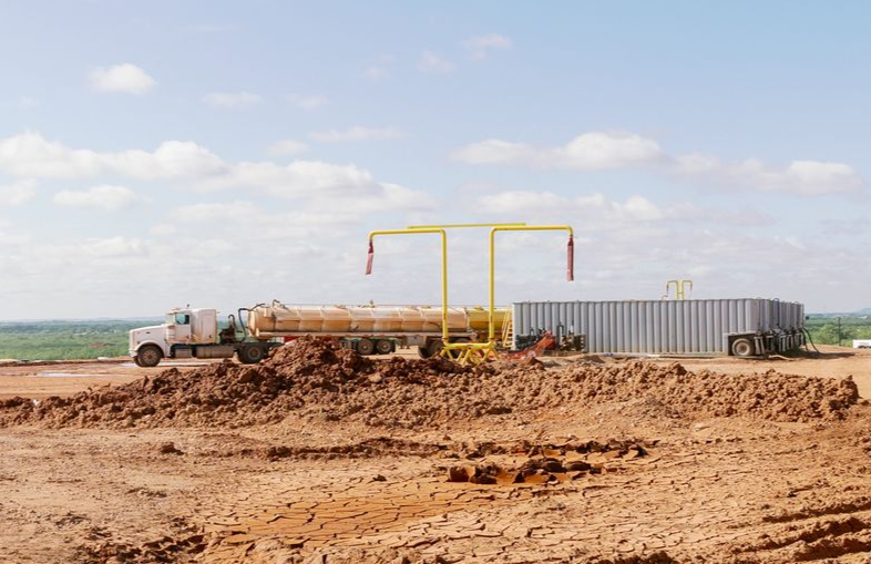 SiteLine Services frack tanks and J-stands for water storage in Central Texas