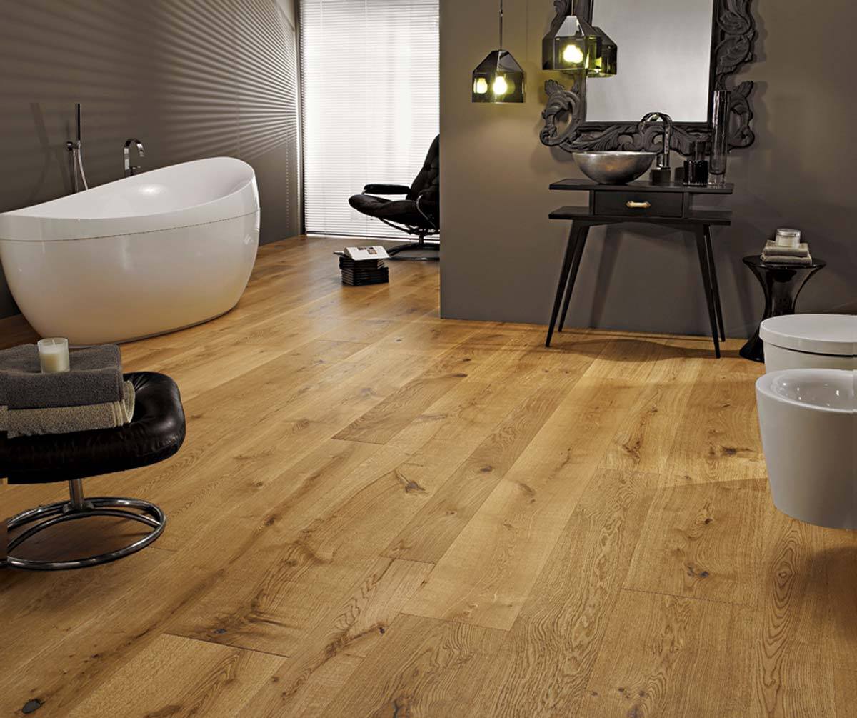 bagno con parquet