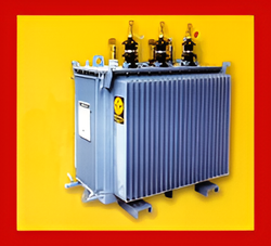 Transformador eléctrico azul con aisladores superiores sobre fondo amarillo.