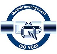 Logotipo de gestión de calidad ISO 9001 en azul y blanco con texto circular y letras estilizadas en el centro.