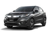 SUV Honda HR-V cinza escuro sobre fundo branco, vista frontal em três quartos.