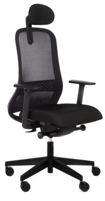 Ergonomisk kontorstol i svart netting med nakkestøtte, armlener og hjul på hvit bakgrunn
