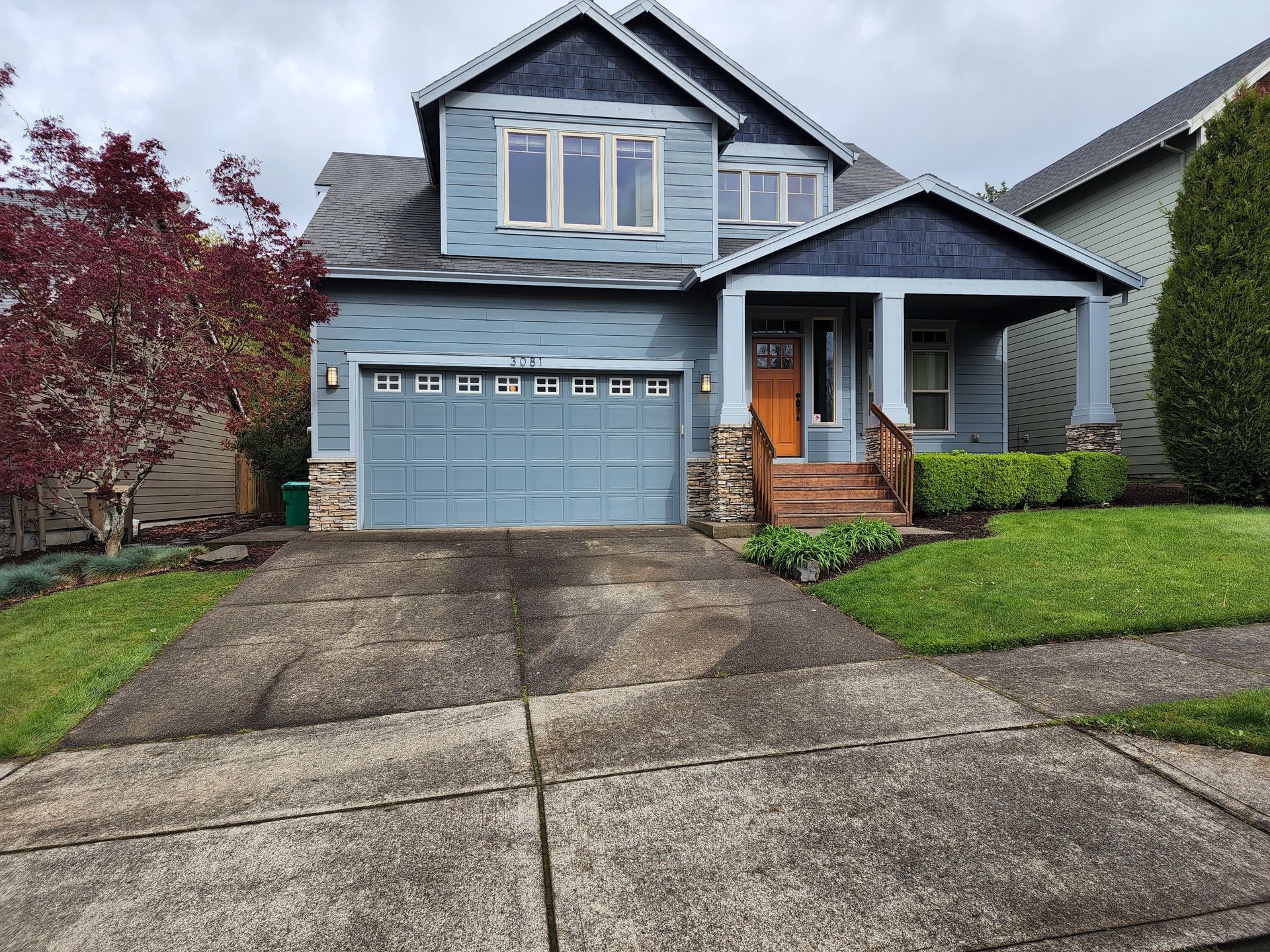 Hot water pressure washing removing mold from a home's Concrete in Beaverton Oregon