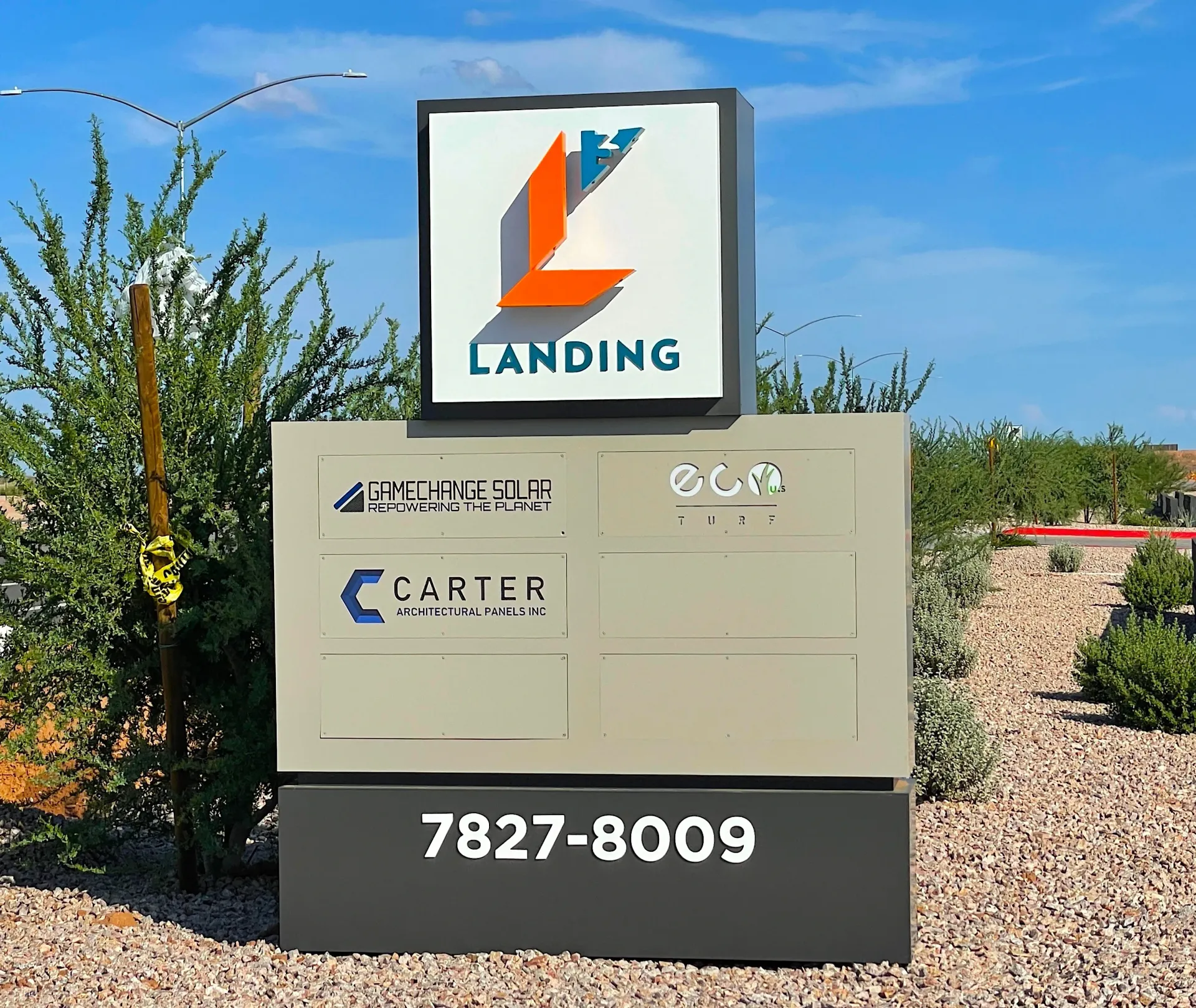 A sign that says landing and carter on it