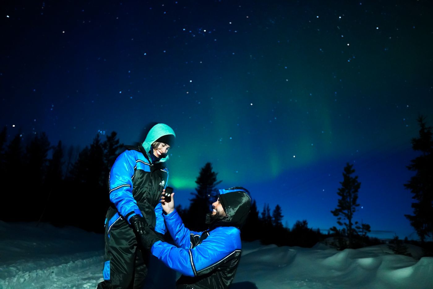 Romantic proposal under the Northern Lights on an Arctic GM private tour in Rovaniemi, Finland