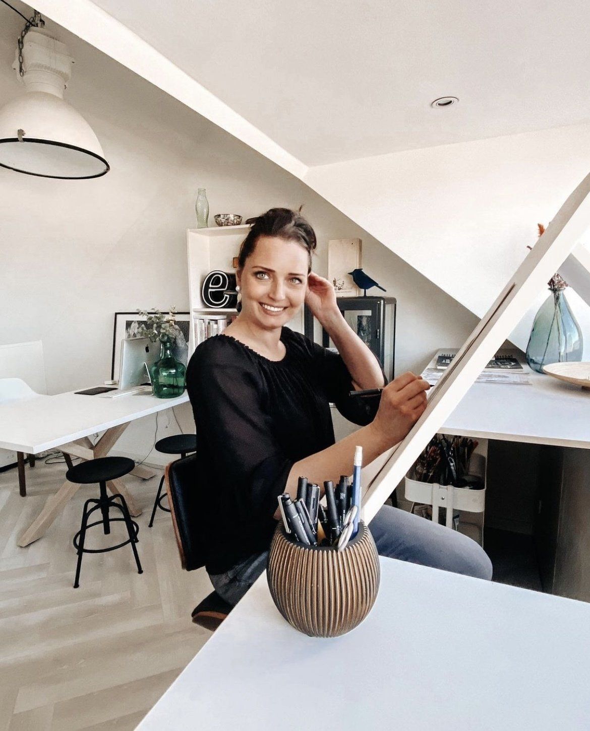 Melanie Drent, maker van o.a. zwart-wit illustraties