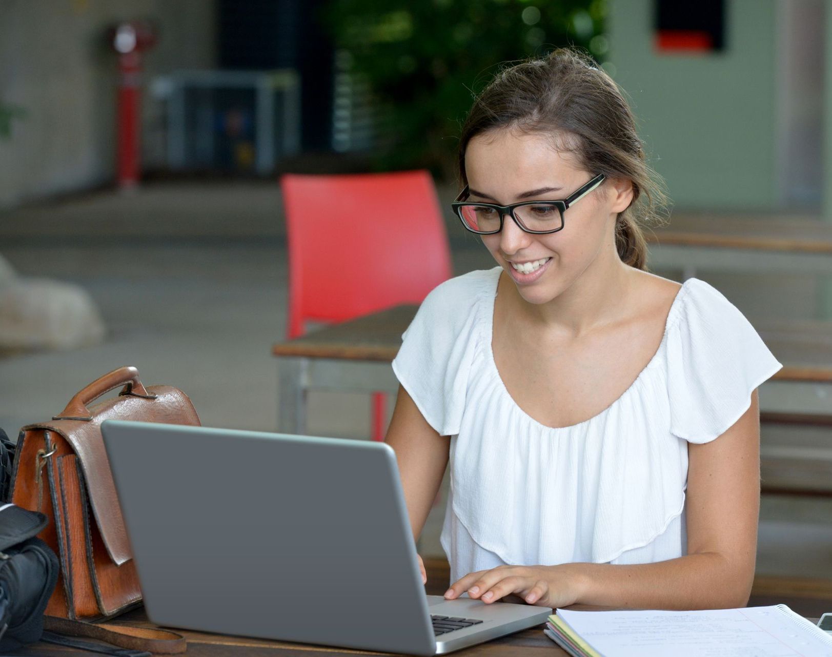 Girl with laptop — Pocatello, ID — The Eye Clinic Girl with laptop — Pocatello, ID — The Eye Clinic
