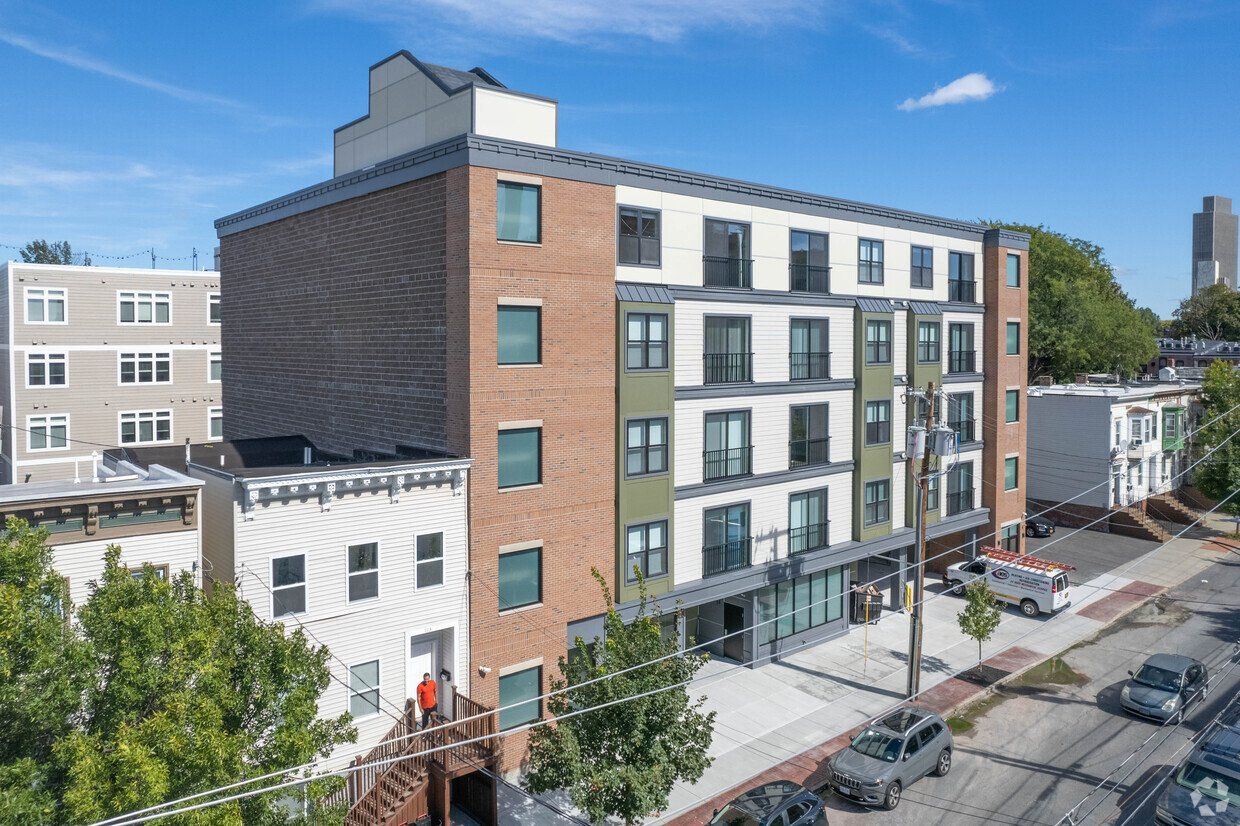 105 Morris