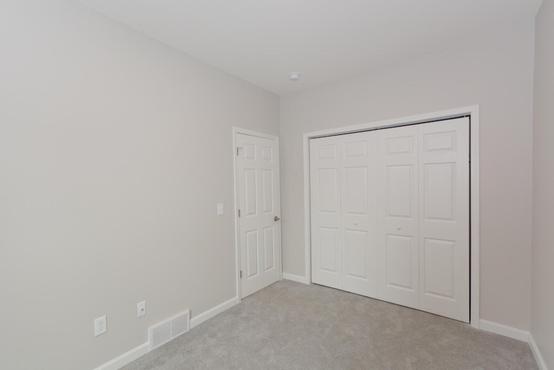 Reserve at 800 Madison and 441 Yates bedroom