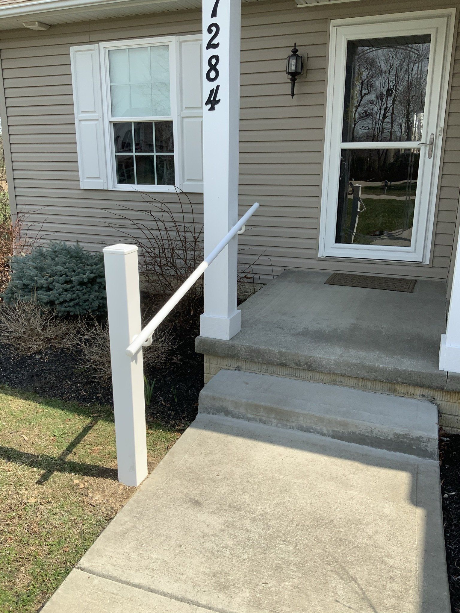A house with the number 1284 on the front of it