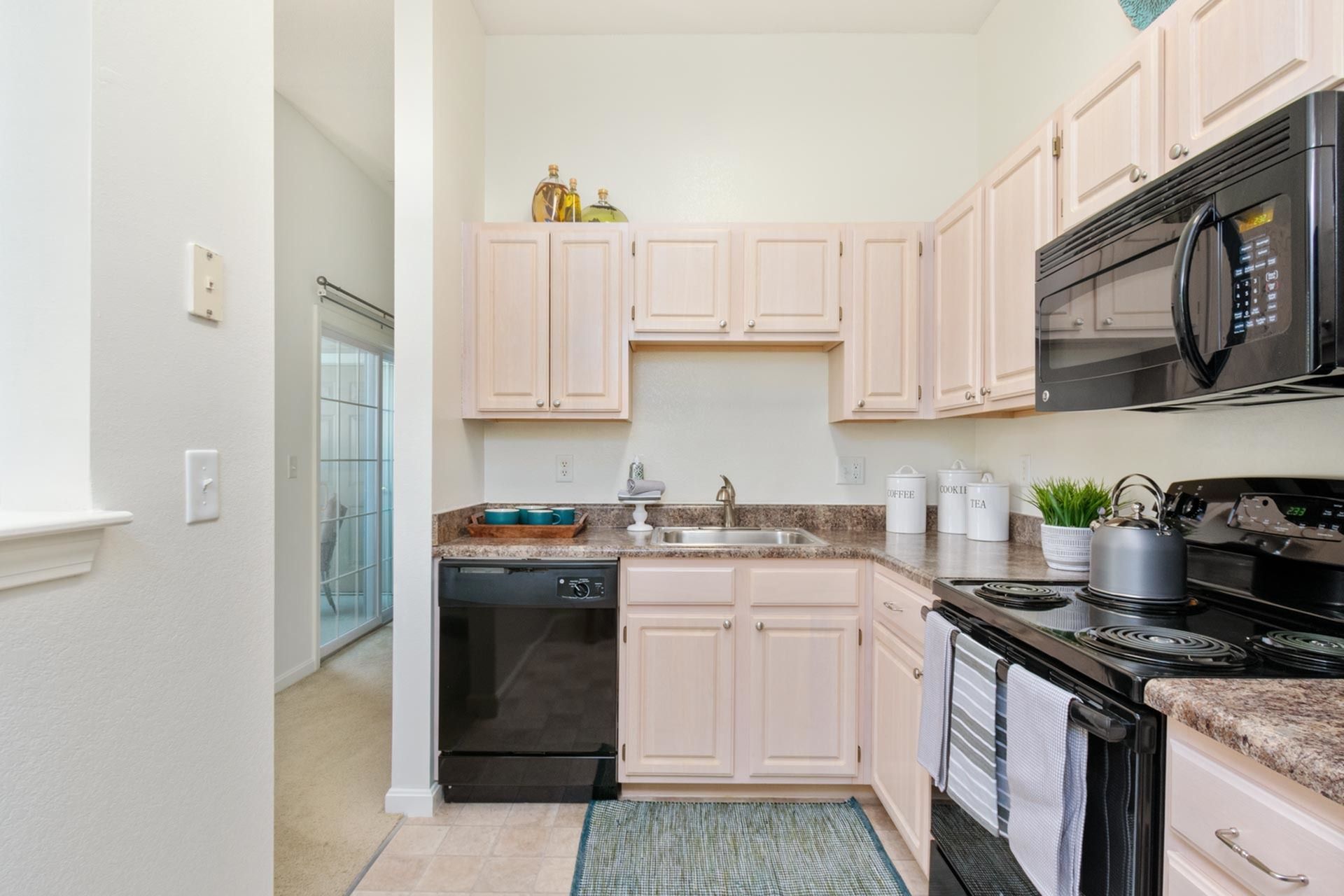 Kitchen with Upgraded Appliances | Greenwich Place Apartments