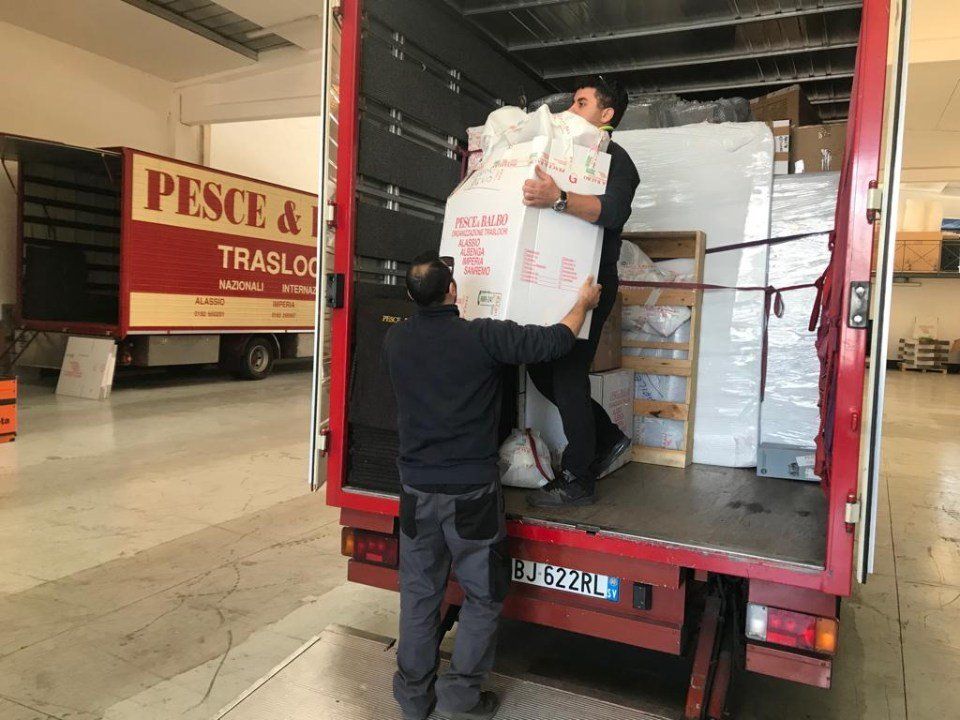 Camion con traslocatori