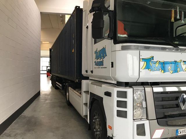 Camion su nave