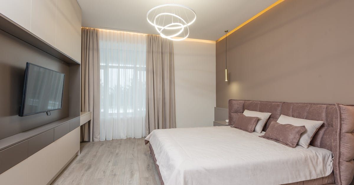 LAMINATE FLOORING