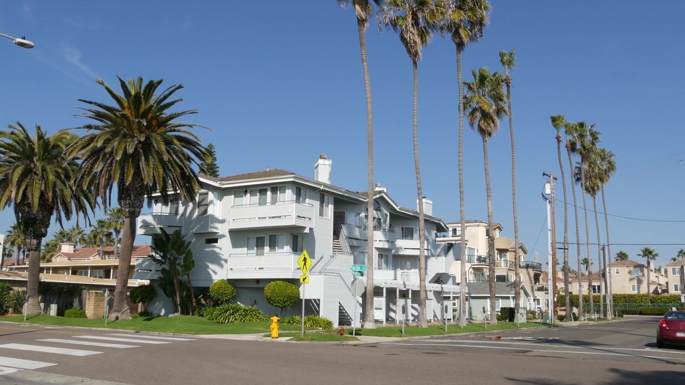 picture of multifamily building in los angeles
