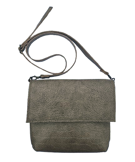 Een donkere, gestructureerde crossbodytas met metallic afwerking, klepsluiting en verstelbare schouderband op een witte achtergrond.
