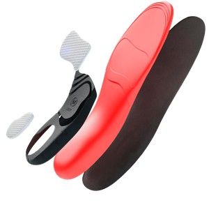 Plantillas ortopédicas rojas y negras para zapatos, con envase etiquetado como “Leemark ArchMax Power”.