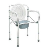 Silla inodoro plegable blanca con asiento y brazos acolchados y un cubo gris debajo.