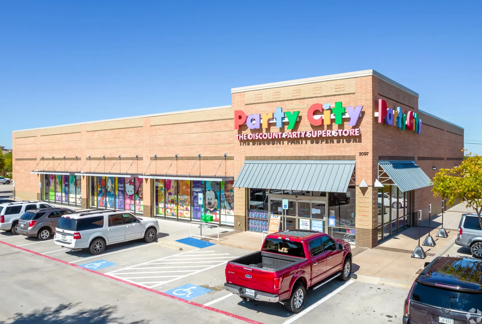 The front of an aldi store with a sign in front of it.