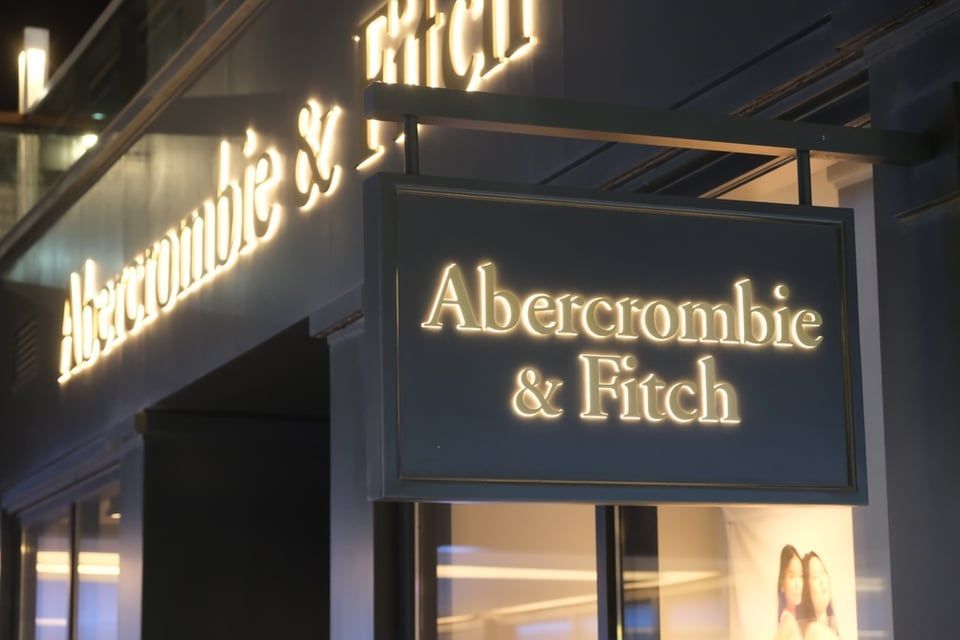 The front of an aldi store with a sign in front of it.