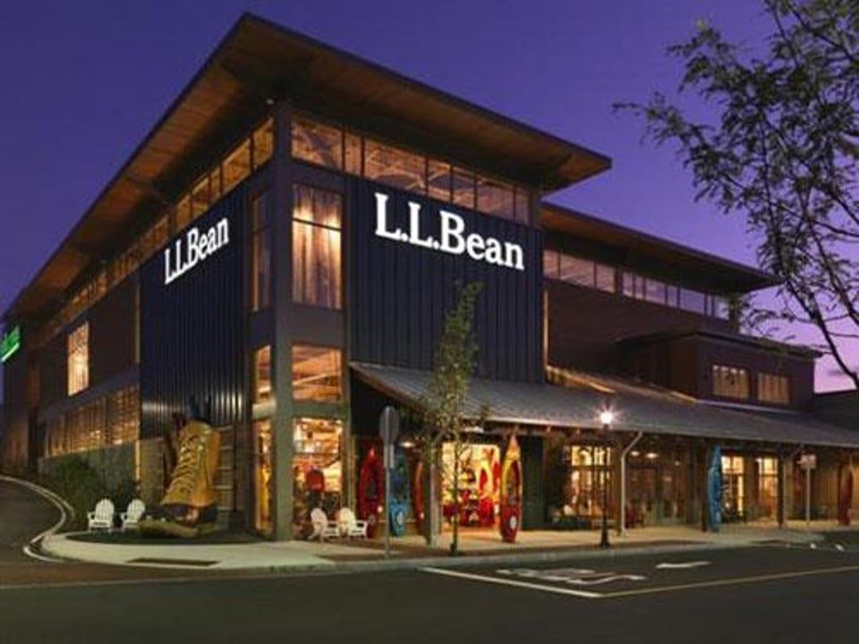 The front of an aldi store with a sign in front of it.