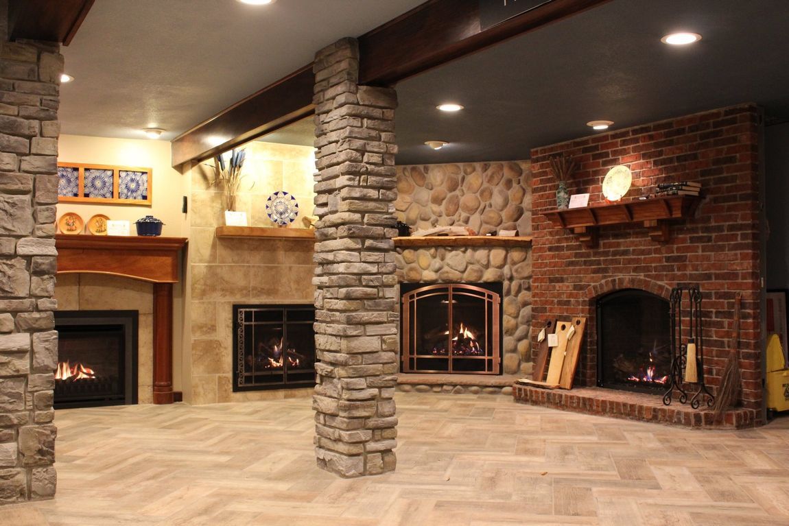 A living room with a lot of fireplaces and stone pillars