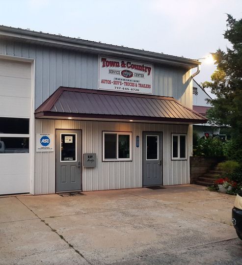 Town & Country Service Center Shop