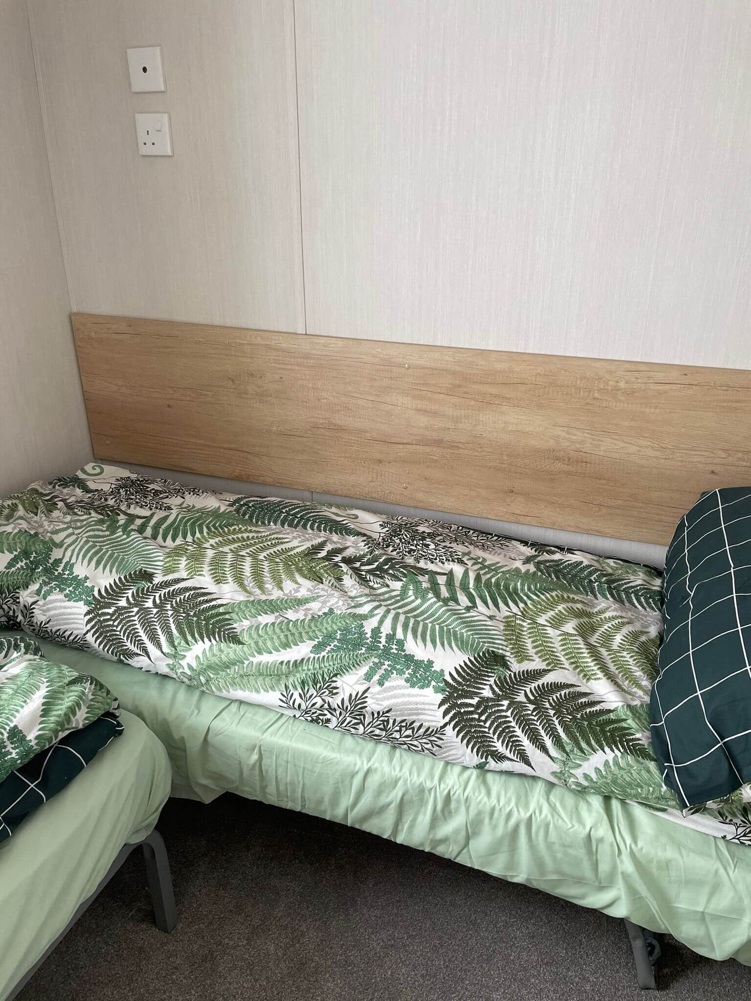 Flamingo Land Willow Grove Caravan A42 Single Bed