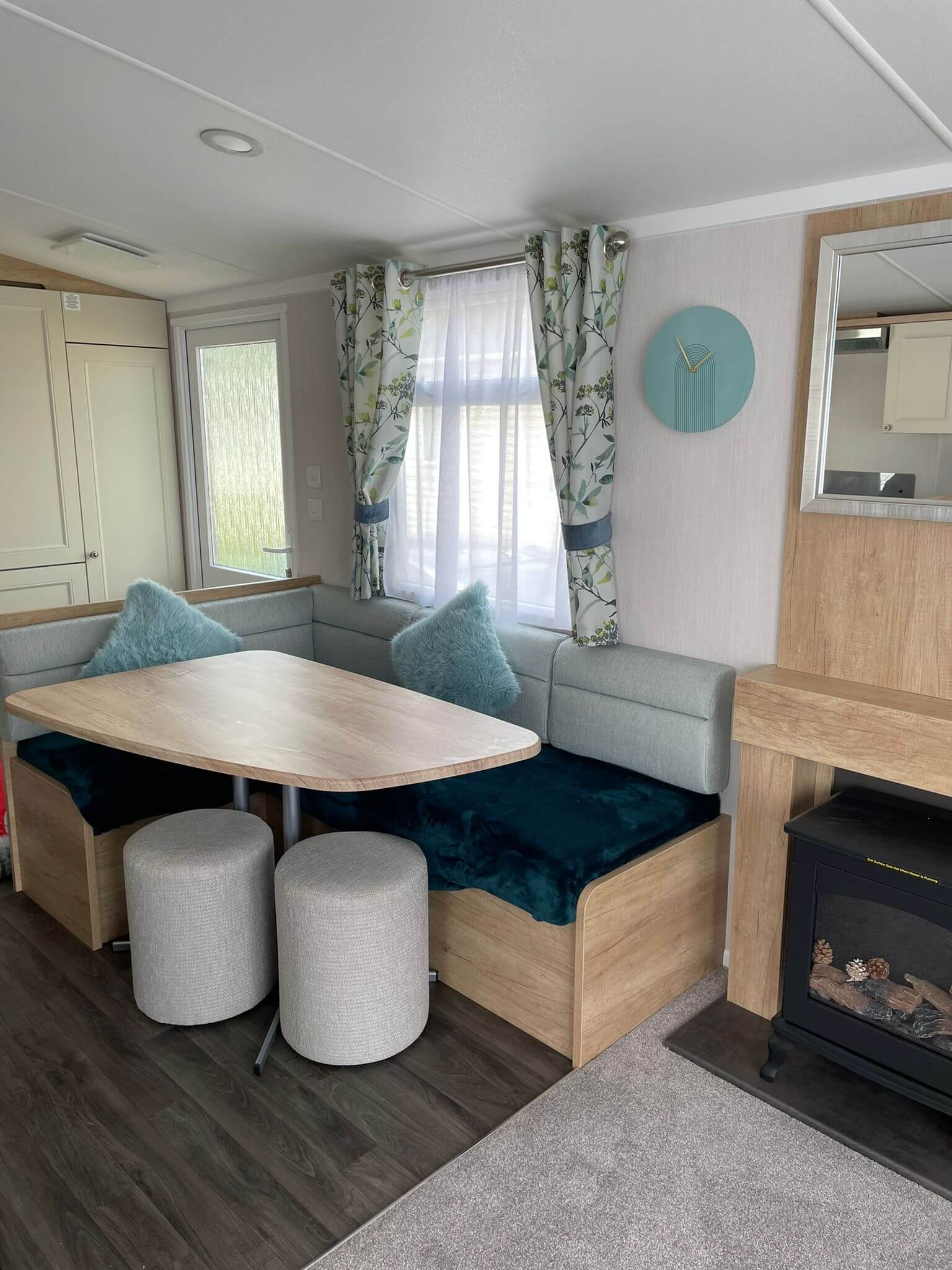 Flamingo Land Willow Grove Caravan A42 Dining Table