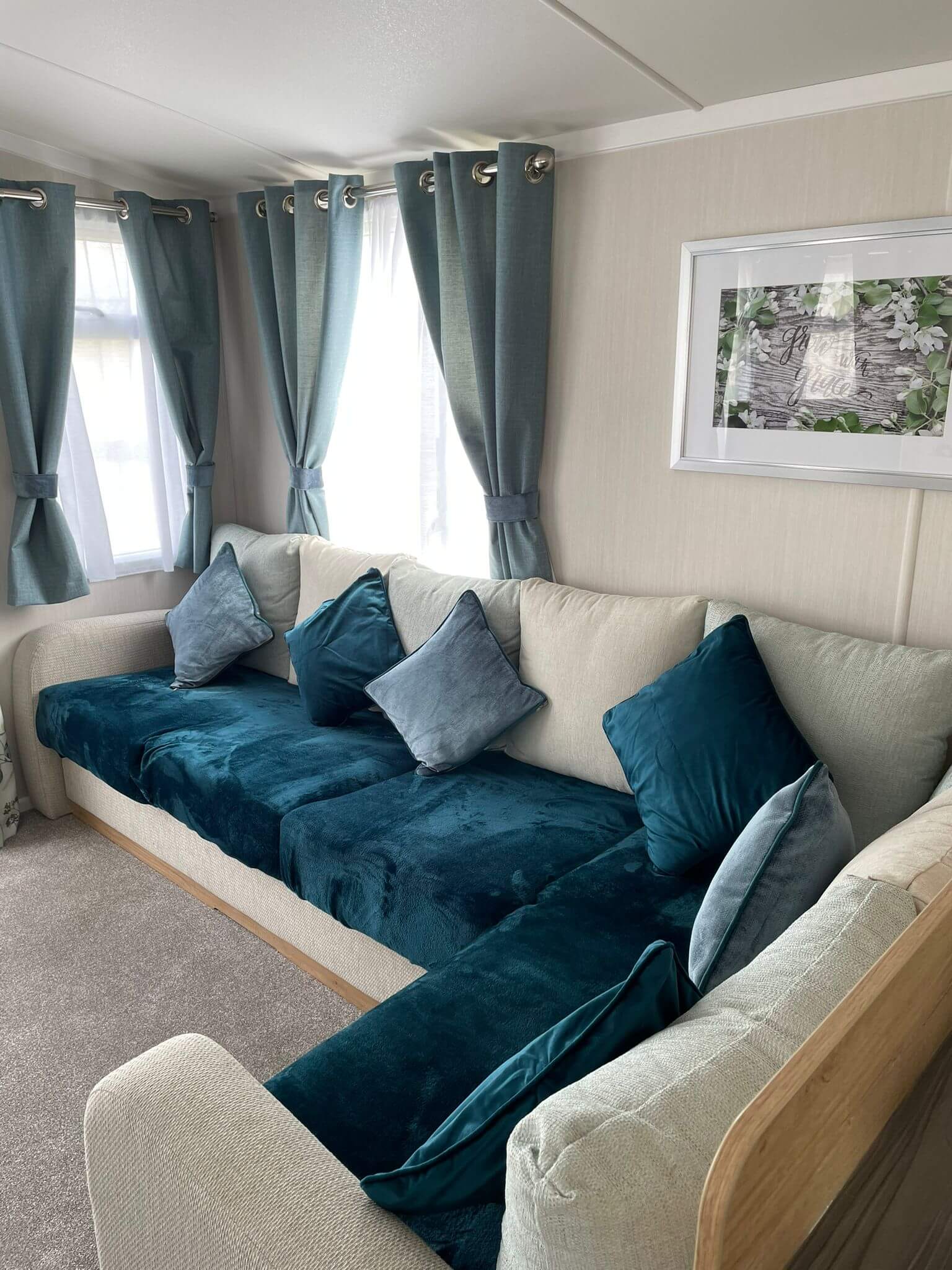 Flamingo Land Willow Grove Caravan A42 Lounge