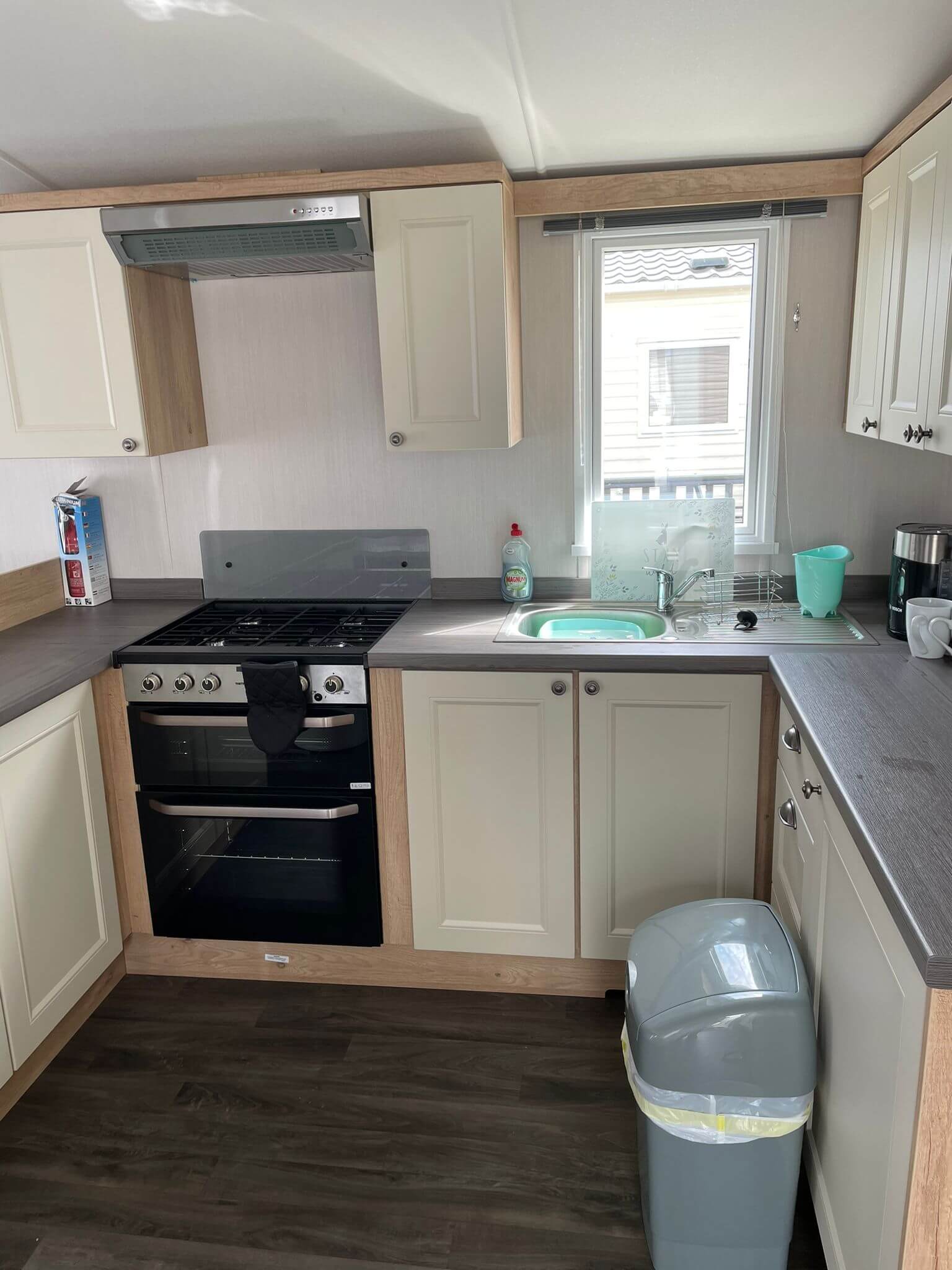 Flamingo Land Willow Grove Caravan A42 Kitchen