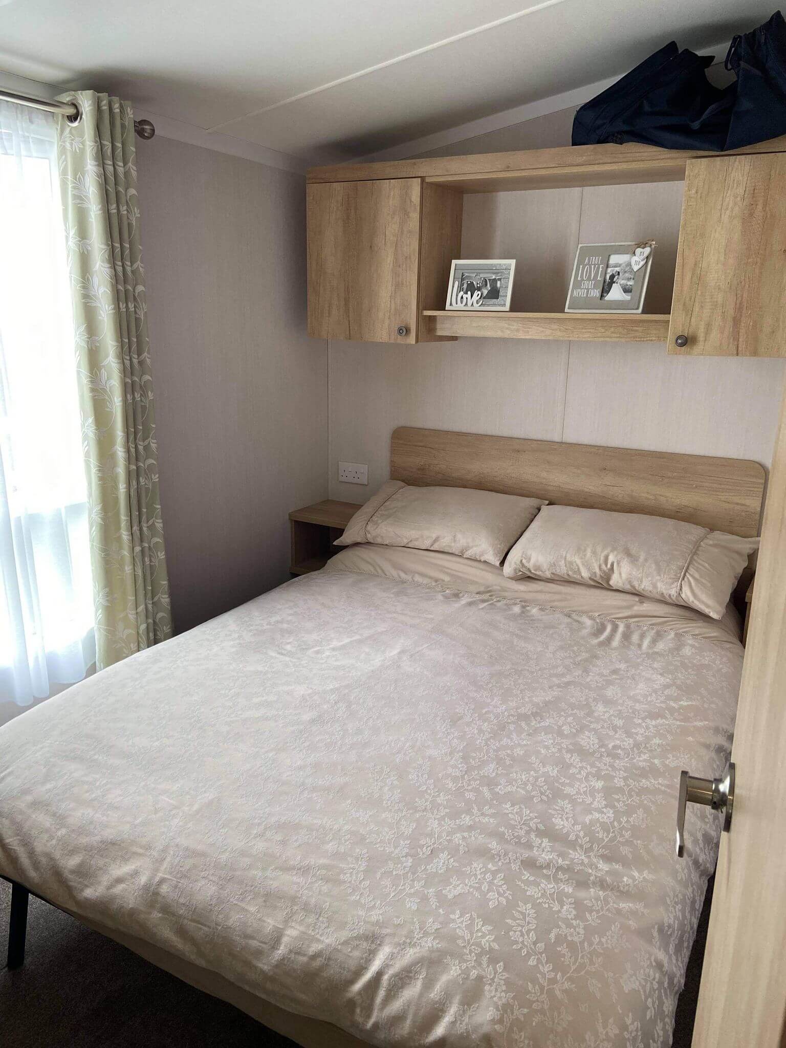 Flamingo Land Willow Grove Caravan CW48 Double Bed