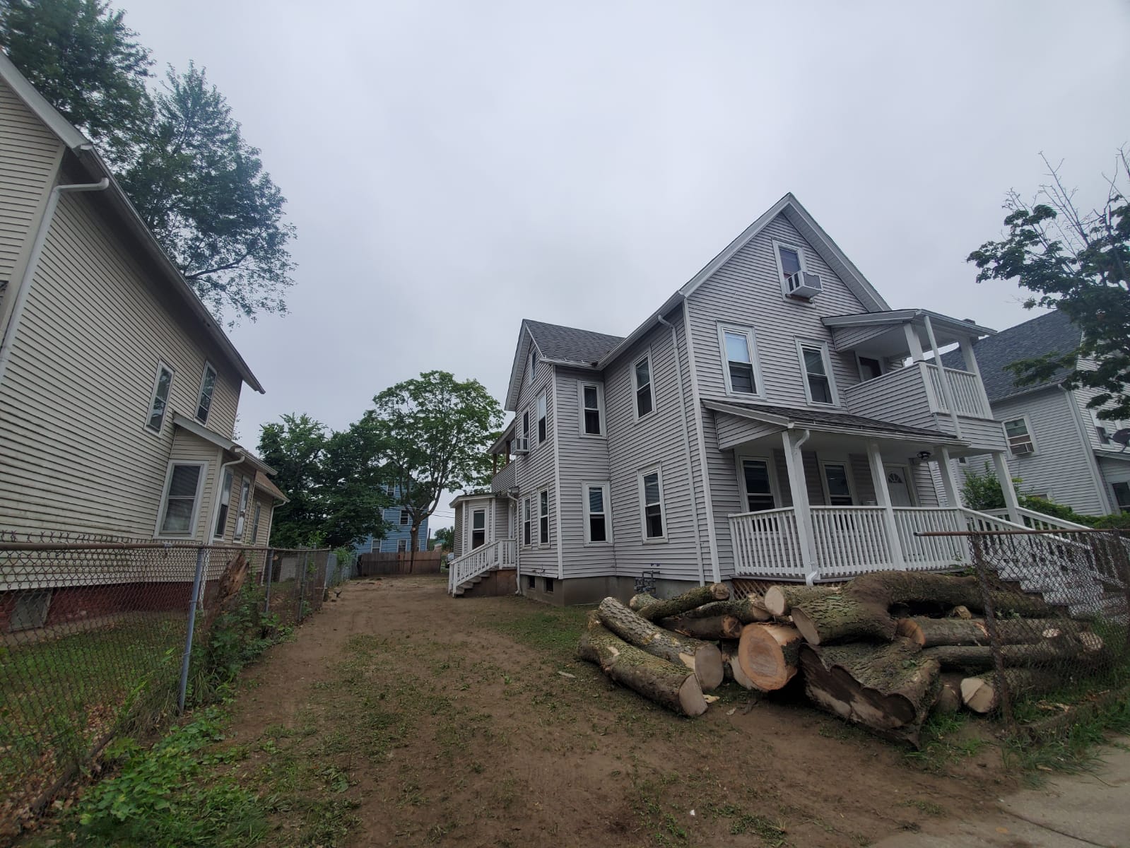 Large Branches Outside The House — Springfield, MA — Mendez Tree Service LLC