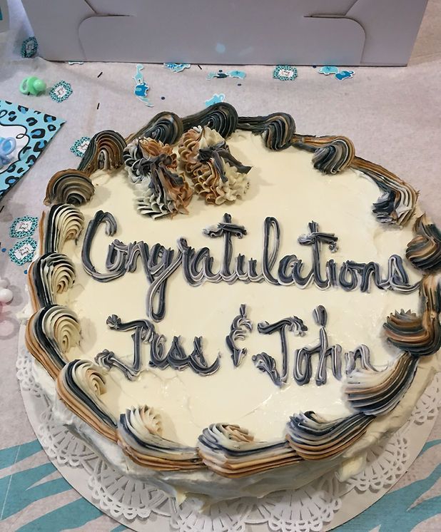 A cake that says congratulations on it