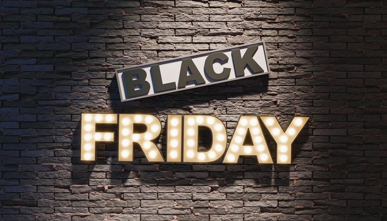 Symbolbild für Black Friday Rabattaktionen, BF Logo auf Steinwand beleuchtet.