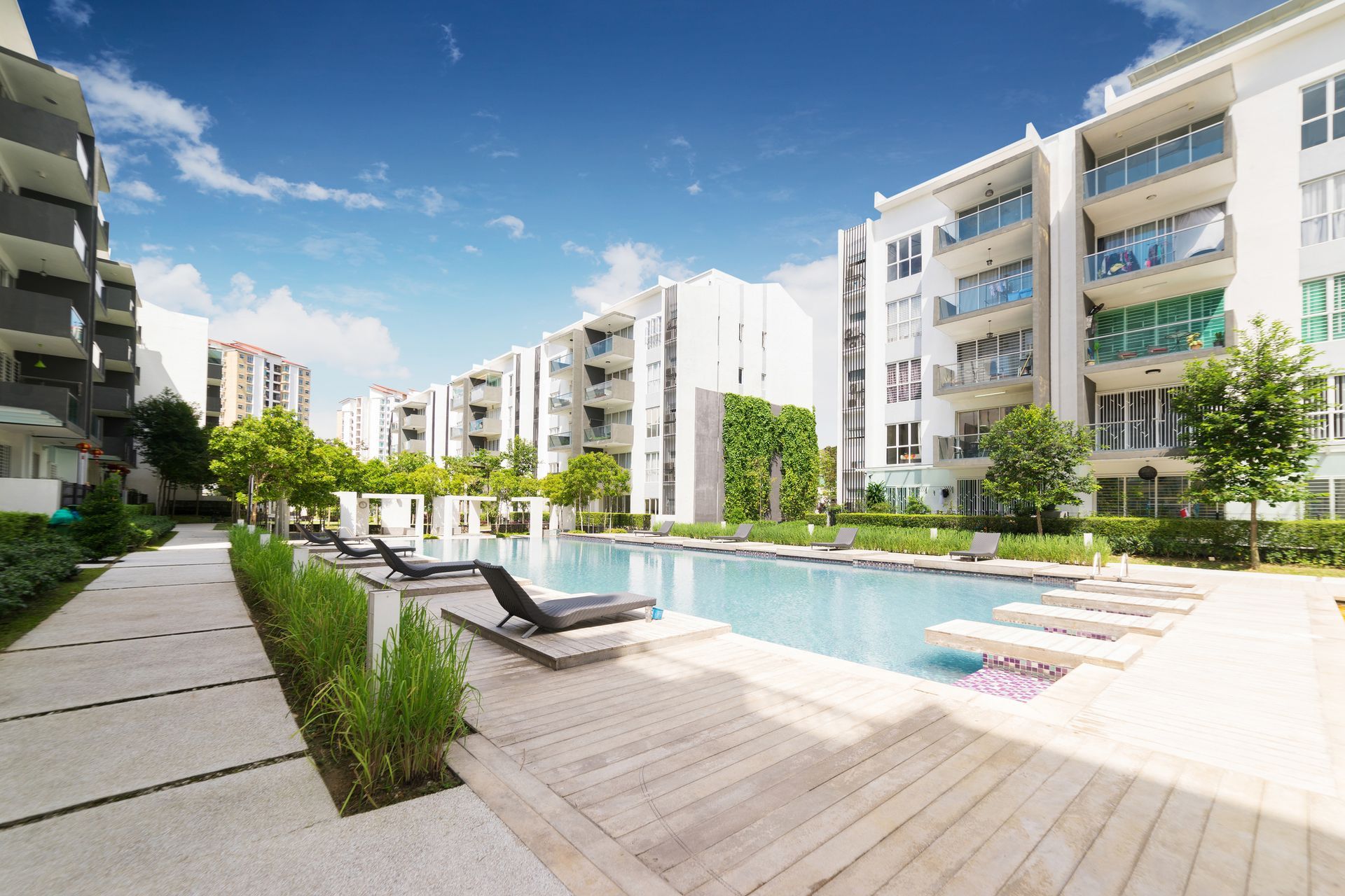 there is a large swimming pool in the middle of a residential area .