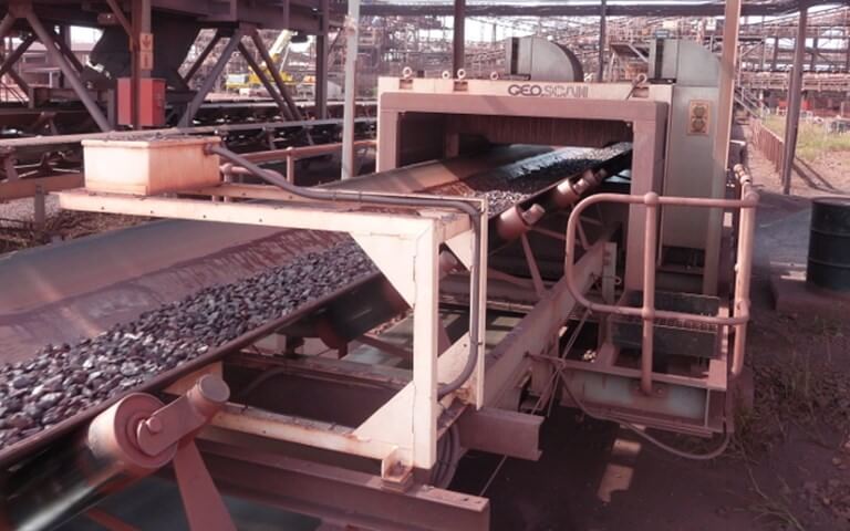 Sorting of ore particles