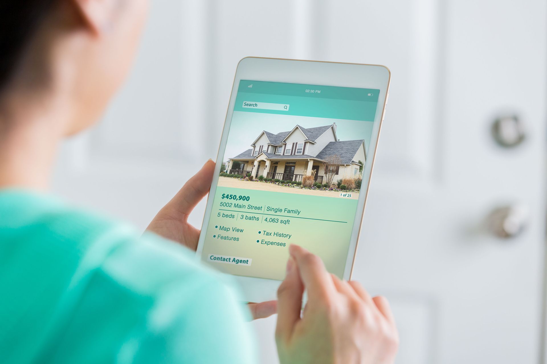 Woman uses digital table to search for new home – Dayton, OH - C & G Mortgage Woman uses digital table to search for new home – Dayton, OH - C & G Mortgage