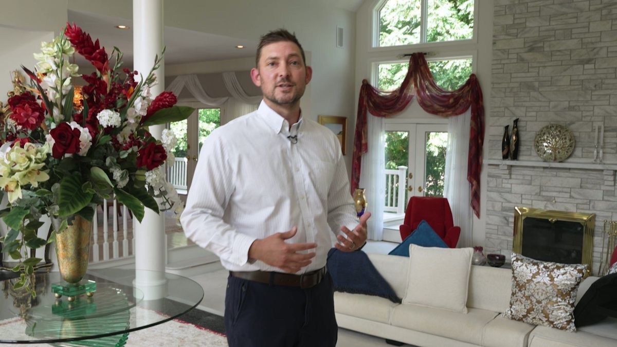 Nick DeLuca presents the Middletown home from the living room
