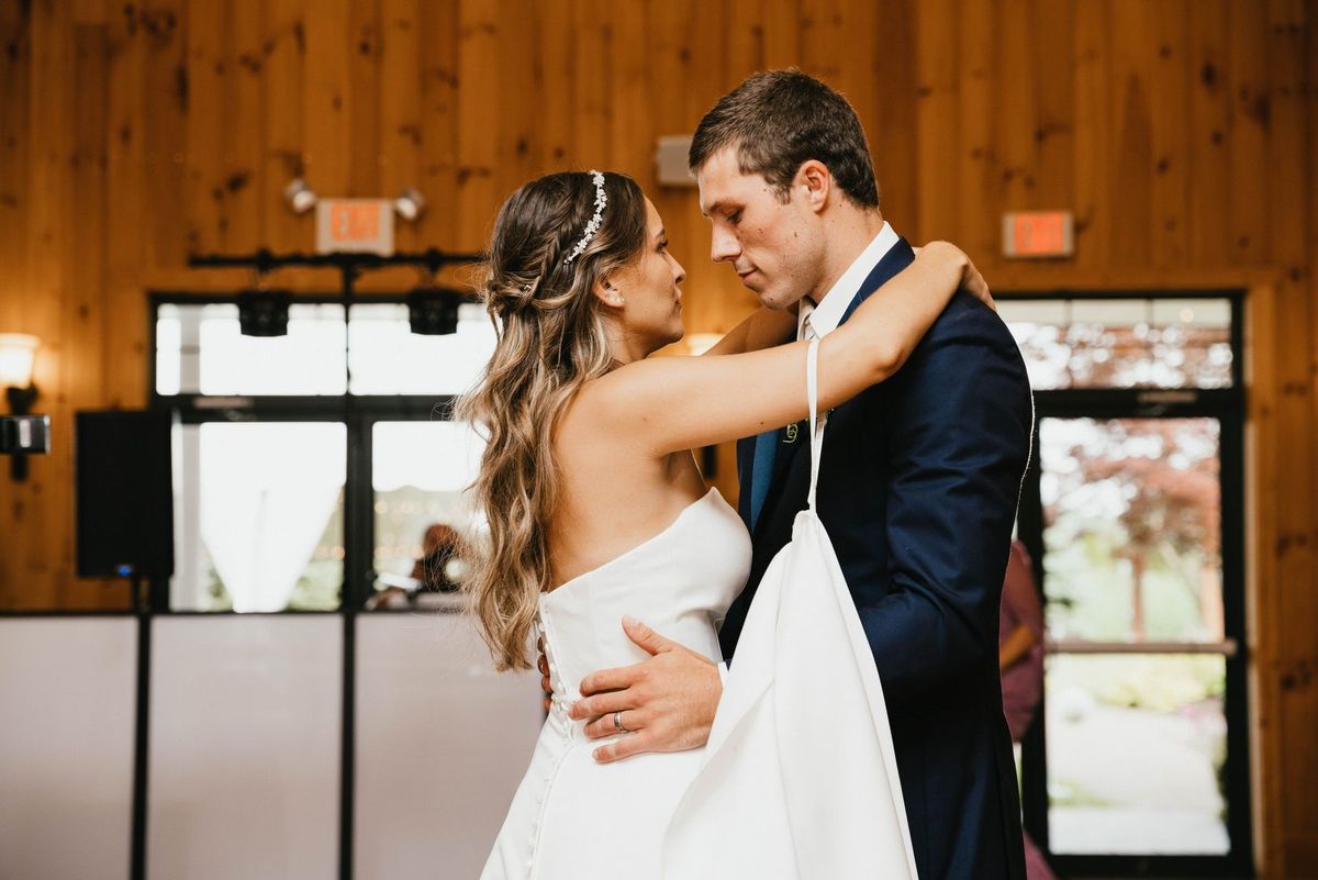 Close view of Mariana and Max during their first dance